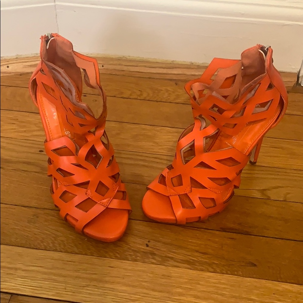 Guilty Soles coral cage heel